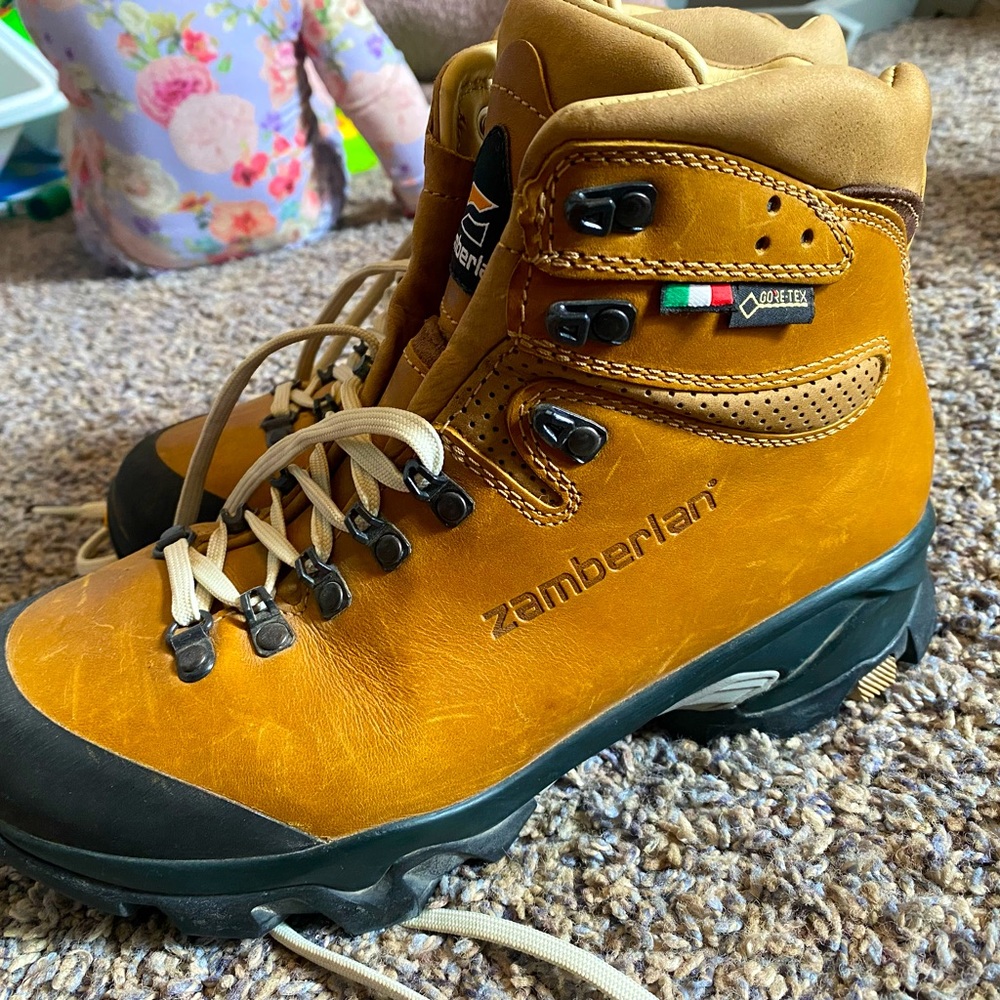 Zamberlan hiking boots size 8. 1996 VIOZ LUX  GTX.